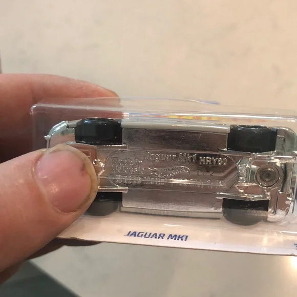 Mattel Hot Wheels Jaguar MK1 - Silver - Picture 6 of 7